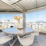 Luxury 3 Bedroom, 3 Bathroom Top Floor Beachfront, Big Bay, 67 Bona View