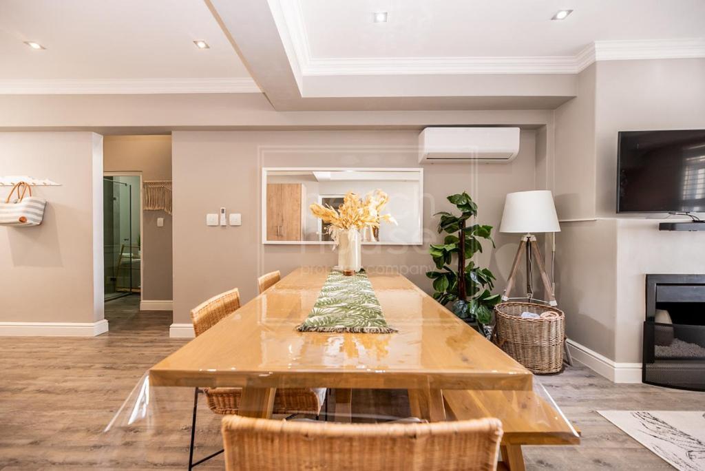 Luxury 3 Bedroom, 3 Bathroom Floor Beachfront, Big Bay, 67 Bona View * Le Cap