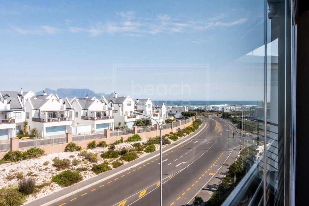 Luxury 3 Bedroom, 3 Bathroom Floor Beachfront, Big Bay, 67 Bona View Le Cap