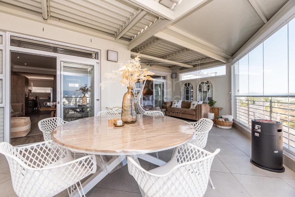 Luxury 3 Bedroom, 3 Bathroom Floor Beachfront, Big Bay, 67 Bona View Le Cap