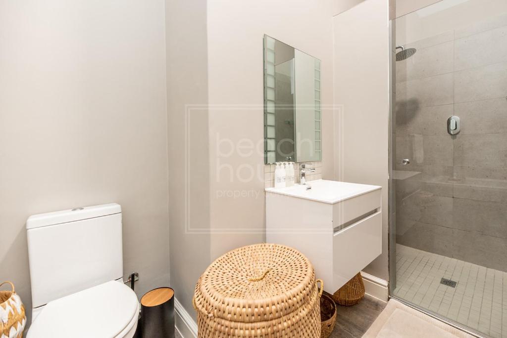 Luxury 3 Bedroom, 3 Bathroom Floor Beachfront, Big Bay, 67 Bona View * Le Cap