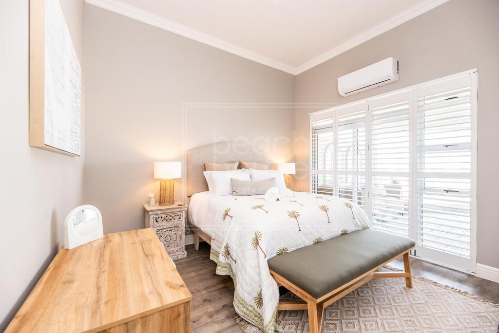 Luxury 3 Bedroom, 3 Bathroom Floor Beachfront, Big Bay, 67 Bona View Le Cap