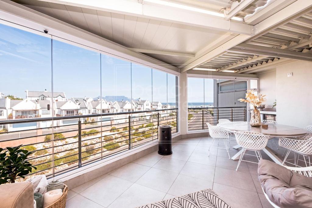 Luxury 3 Bedroom, 3 Bathroom Floor Beachfront, Big Bay, 67 Bona View Le Cap